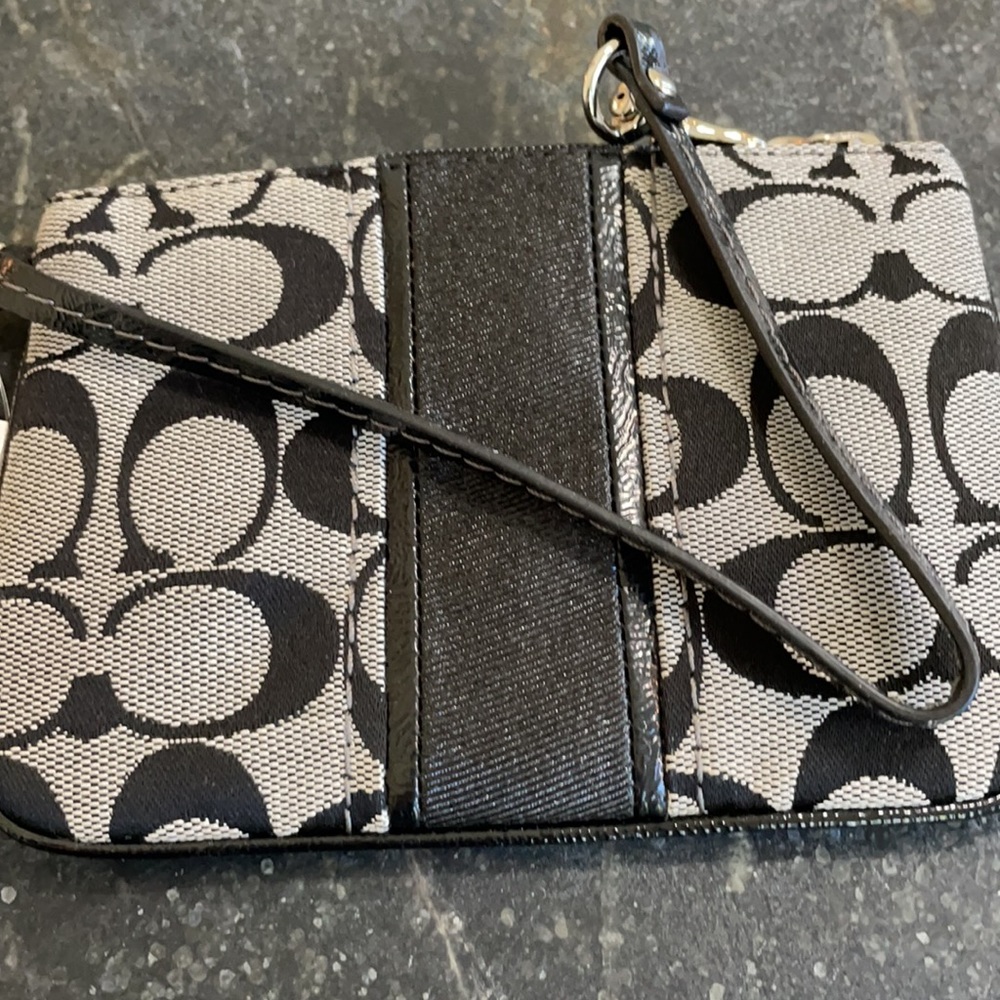 NWT Coach wristlet - Picture 2 of 4